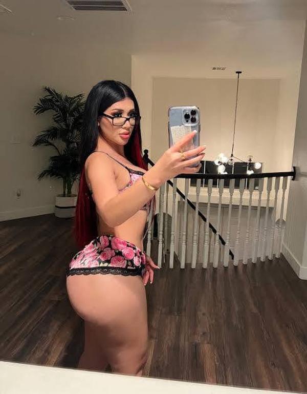 Esther Mar la Compañía Perfecta para tus Momentos